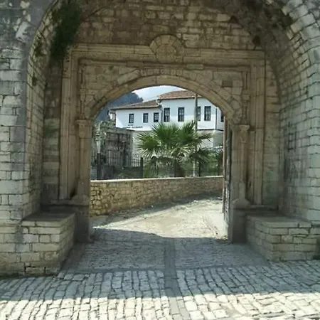 Baba Lluka 3* Berat