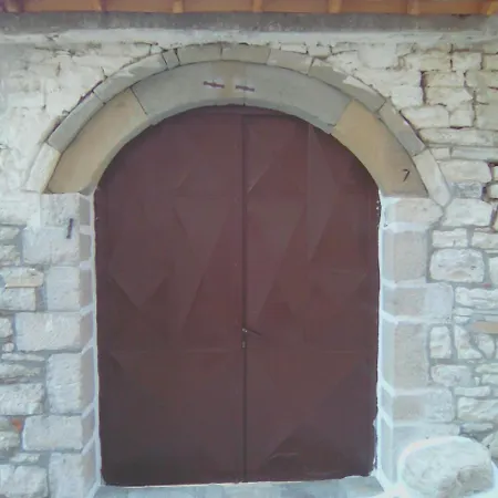 Baba Lluka בית הארחה בראט