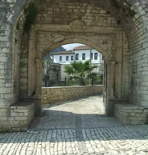 Baba Lluka 3* Berat
